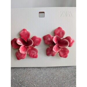 ZARA Earrings Woman NWT Maximalist Pink Enameled Flower Hawaiian 3D Hibiscus